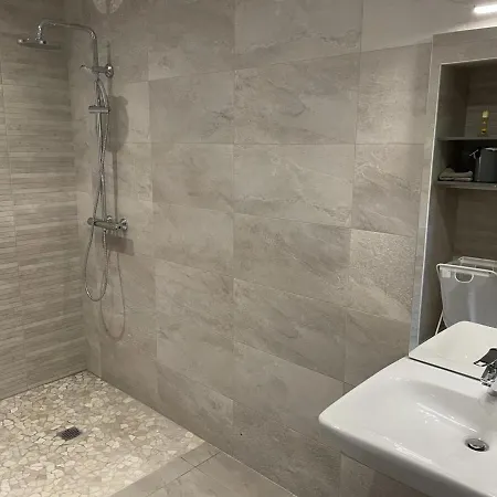 Spacieux Avec Climatisation Dans La Campagne Bourbonnaise - Fr-1-489-339